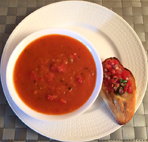 kologisk Tomat och Grillad Paprika-soppa