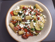 Pasta med chorizo, grönsaker och fetaost